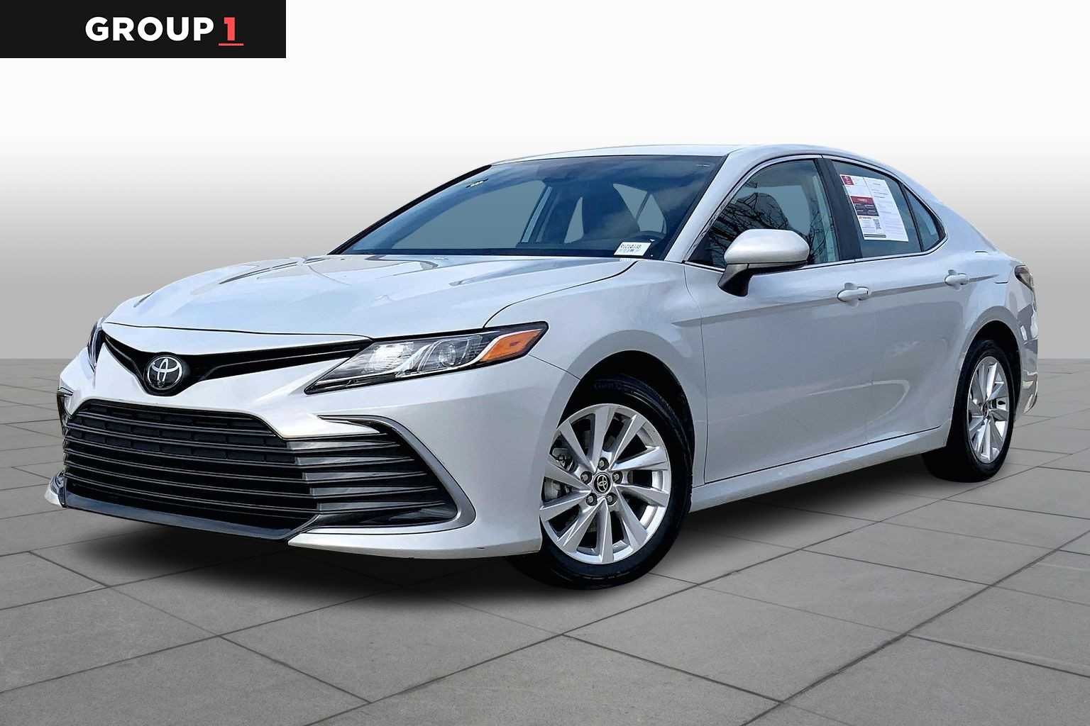 2024 Toyota Camry LE's photo