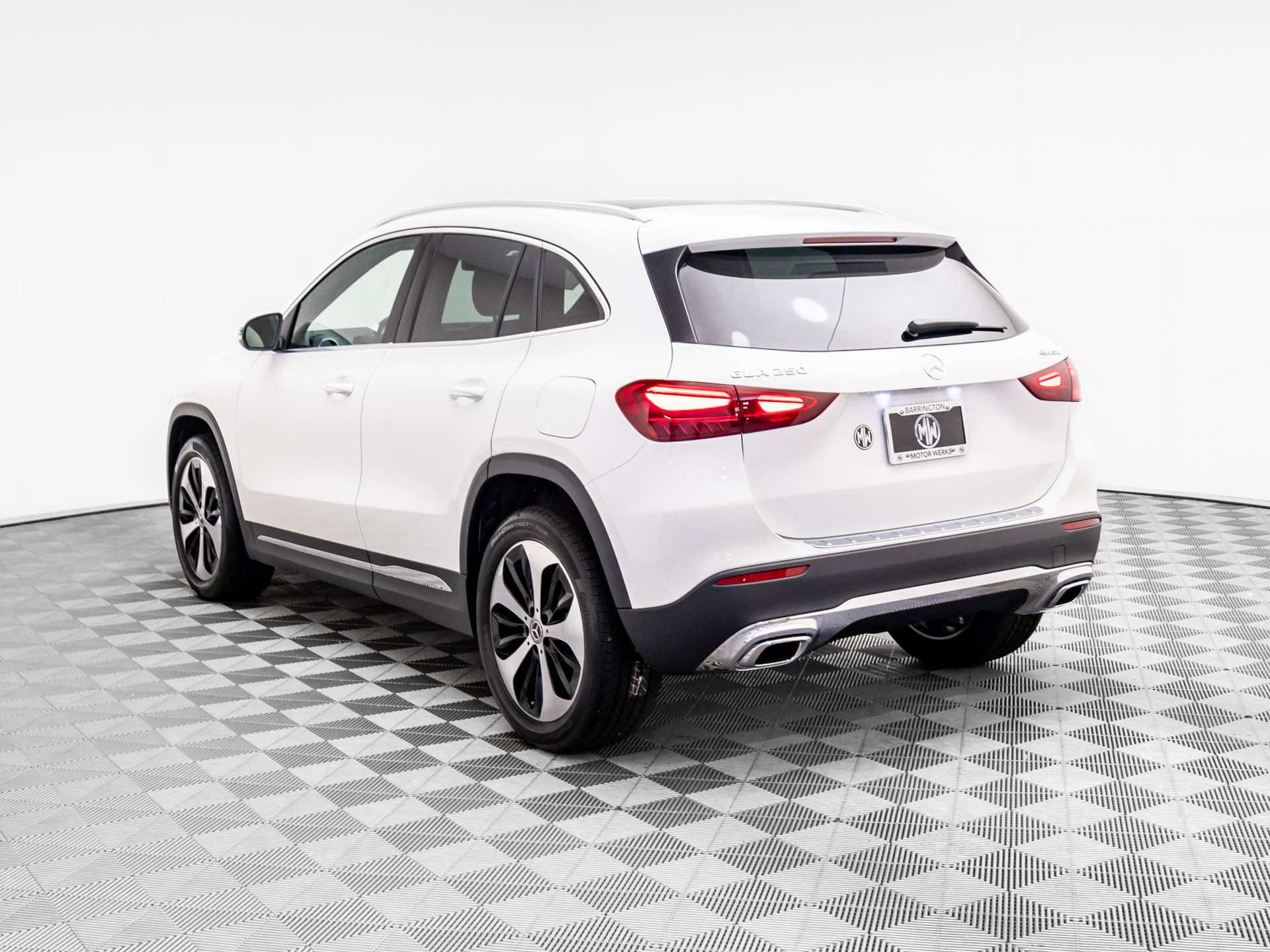 2026 Mercedes Benz GLA 250 4MATIC photo 2