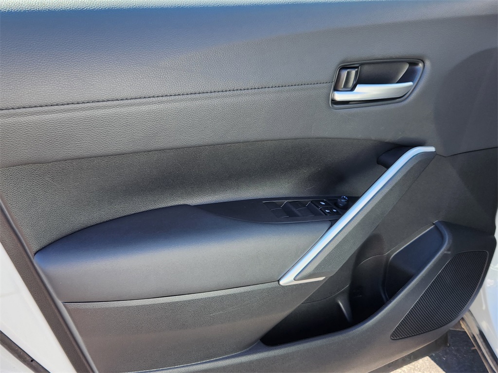 2022 Toyota Corolla Cross XLE photo 4