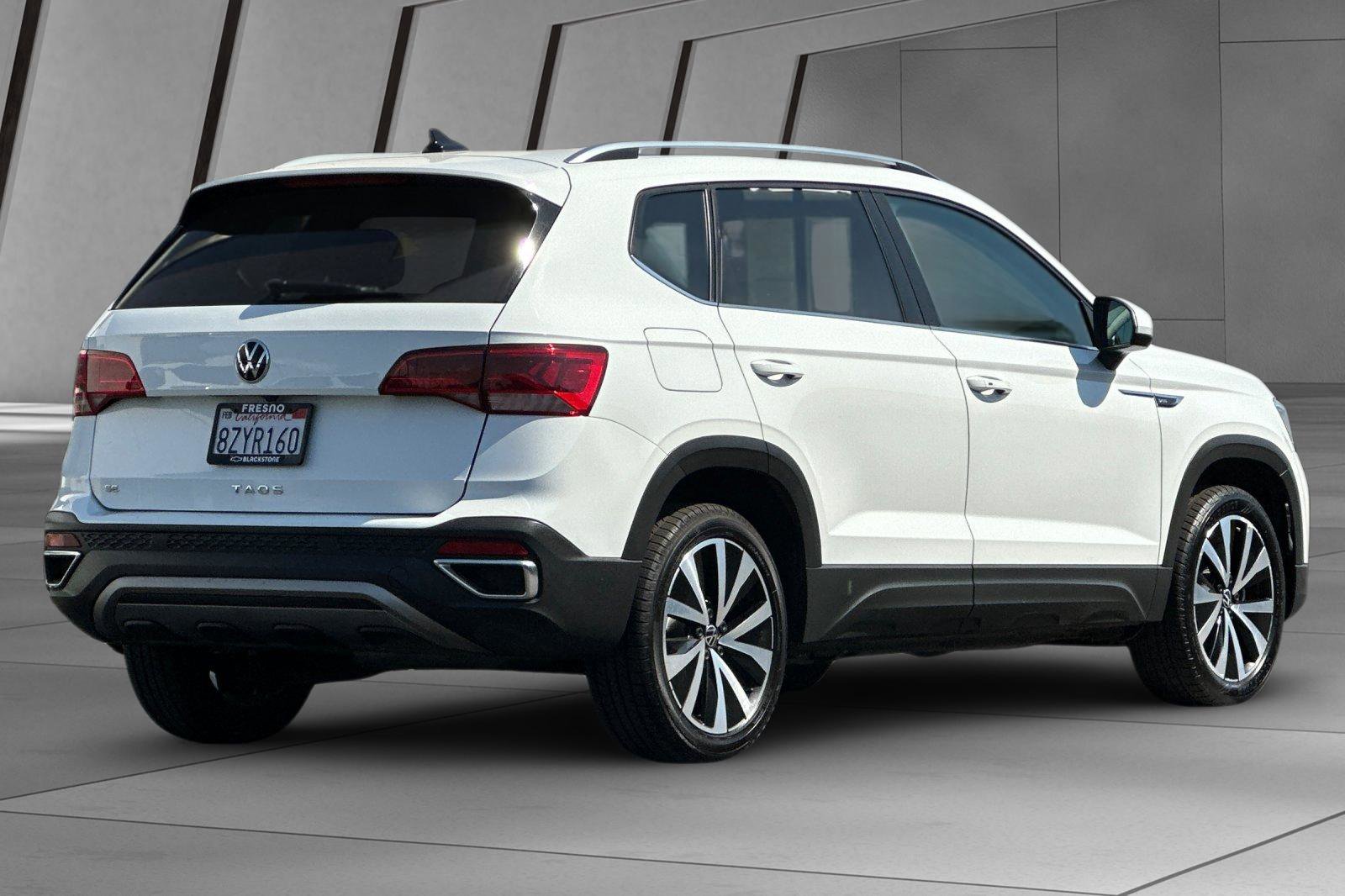 2022 Volkswagen Taos SE photo 3