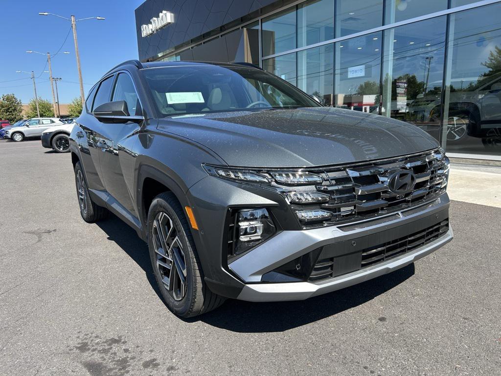 2025 Hyundai Tucson Hybrid Limited photo 2