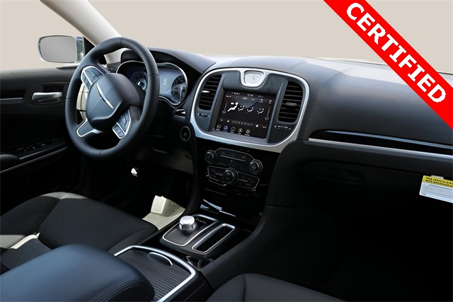 2023 Chrysler 300 Touring photo 14