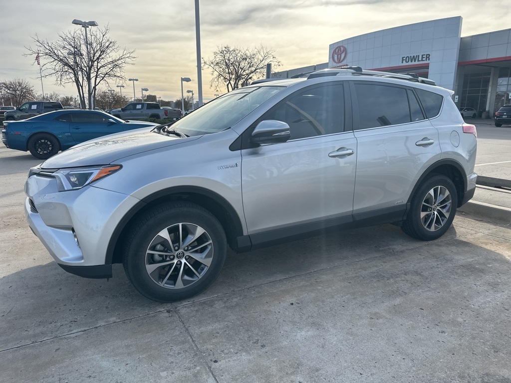 2016 Toyota RAV4 XLE's photo