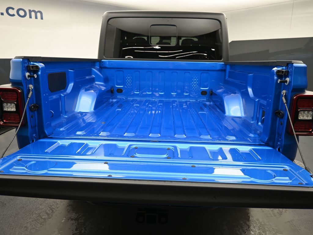 2025 Jeep Gladiator Willys photo 8