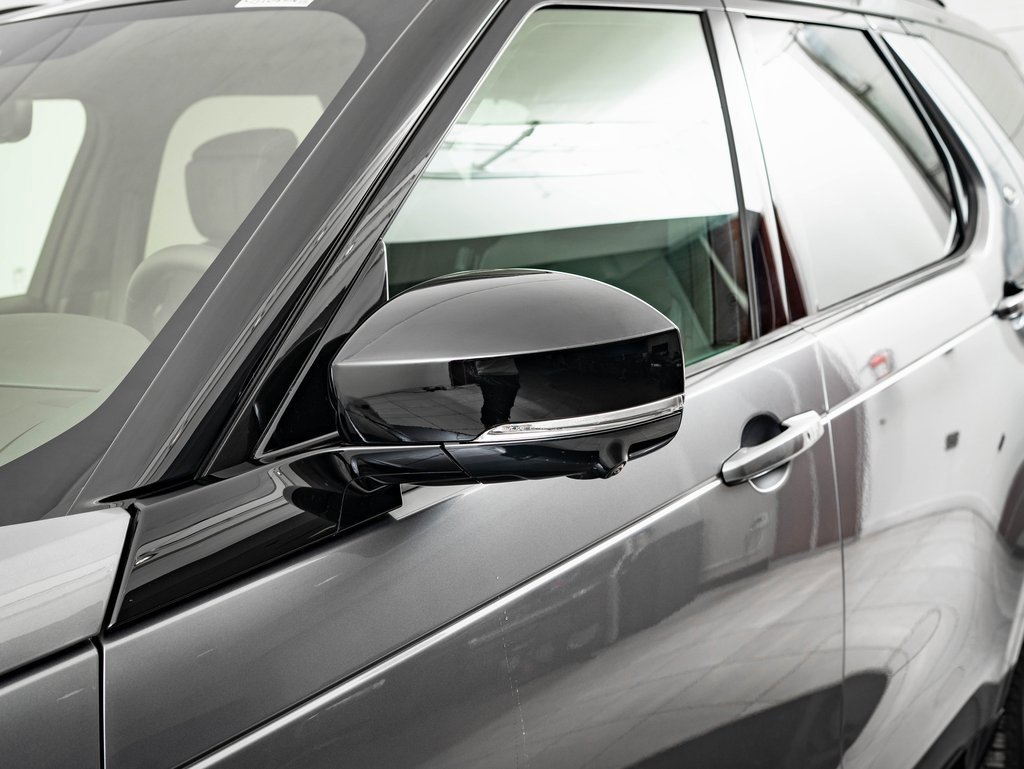 2025 Land Rover Discovery SE photo 10