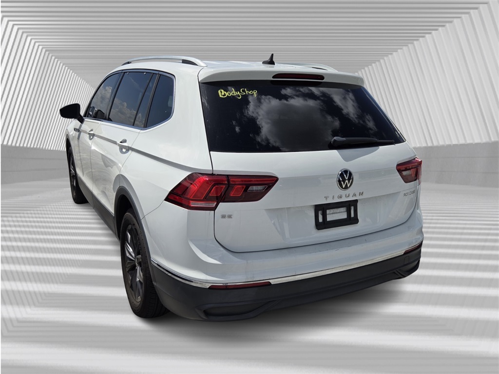 2022 Volkswagen Tiguan SE photo 2