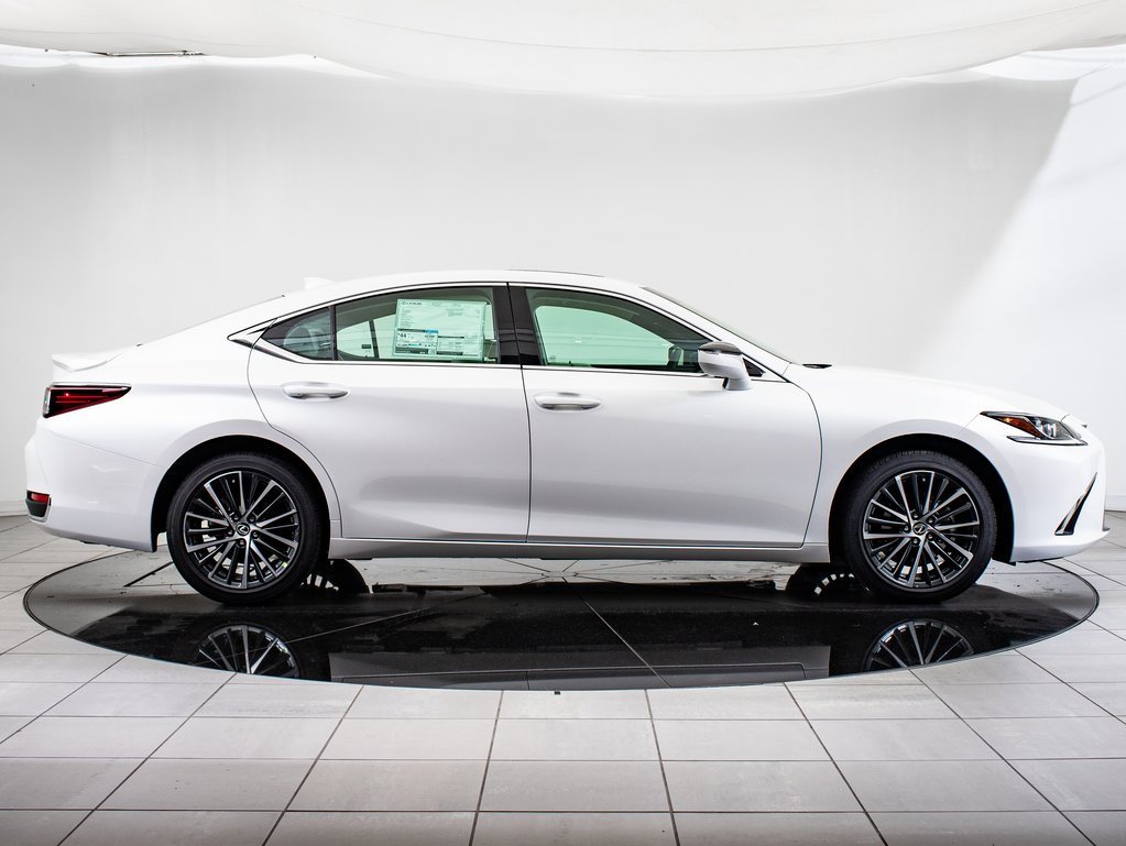 2025 Lexus ES 300h photo 11