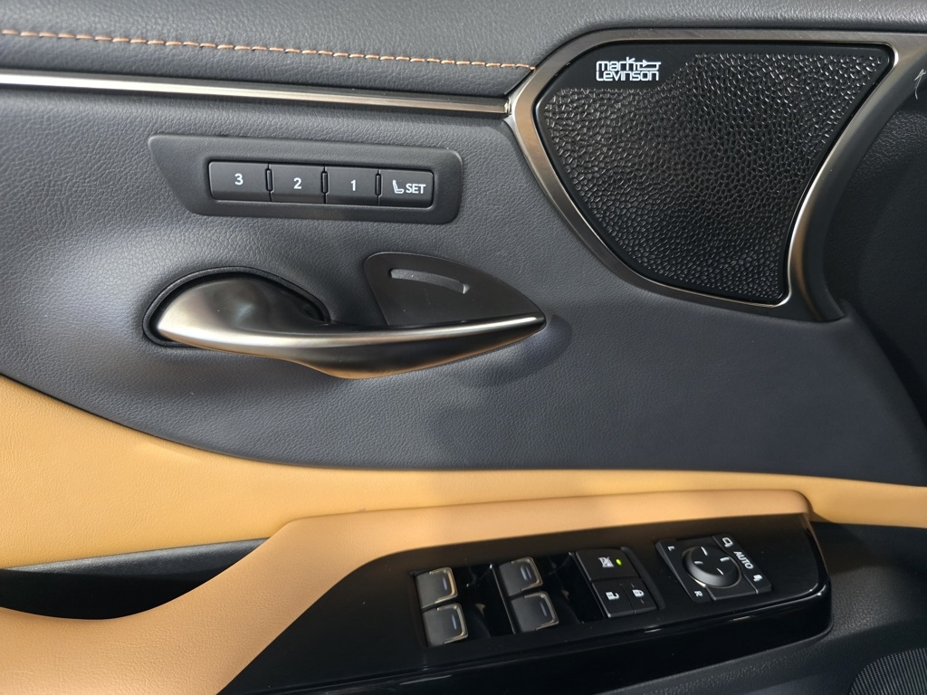 2023 Lexus ES 350 Luxury photo 11