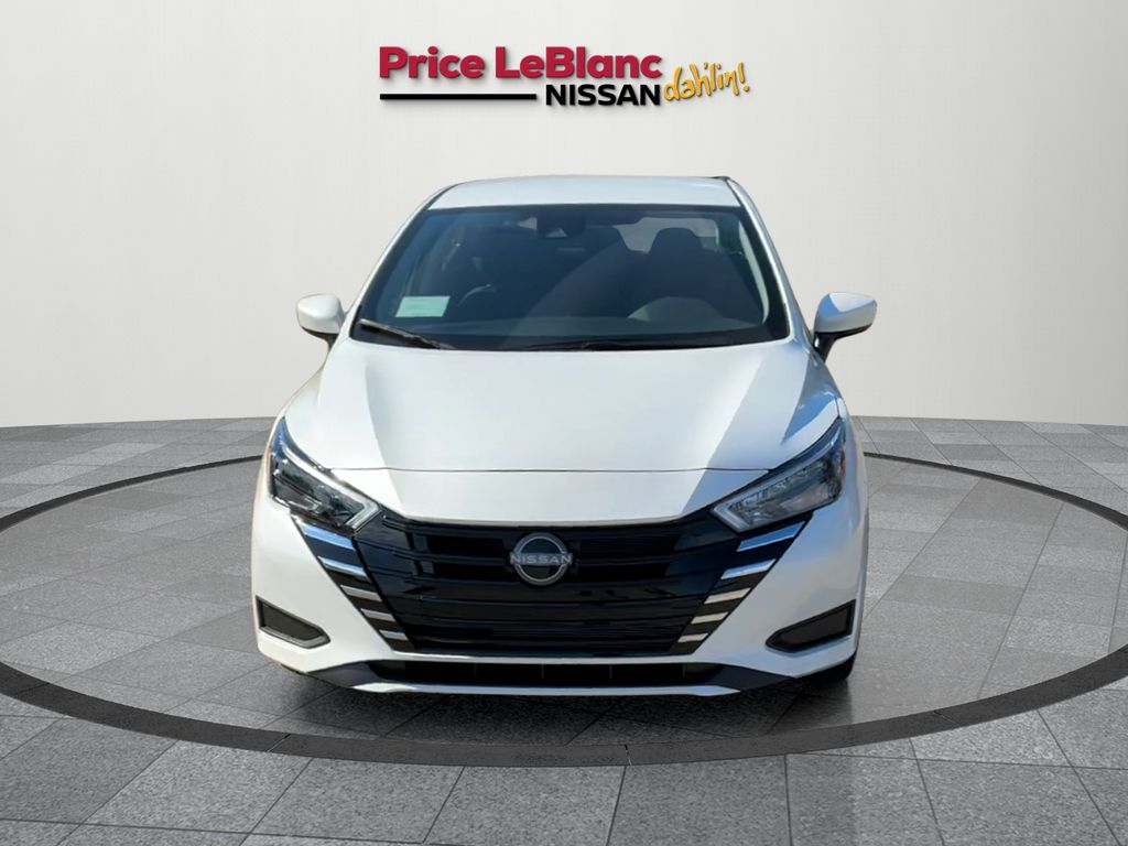2025 Nissan Versa 1.6 SV photo 2