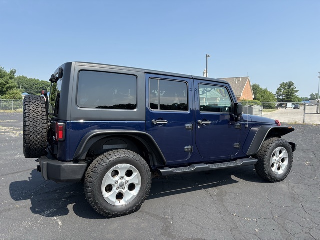 2013 Jeep Wrangler Unlimited Sahara photo 3
