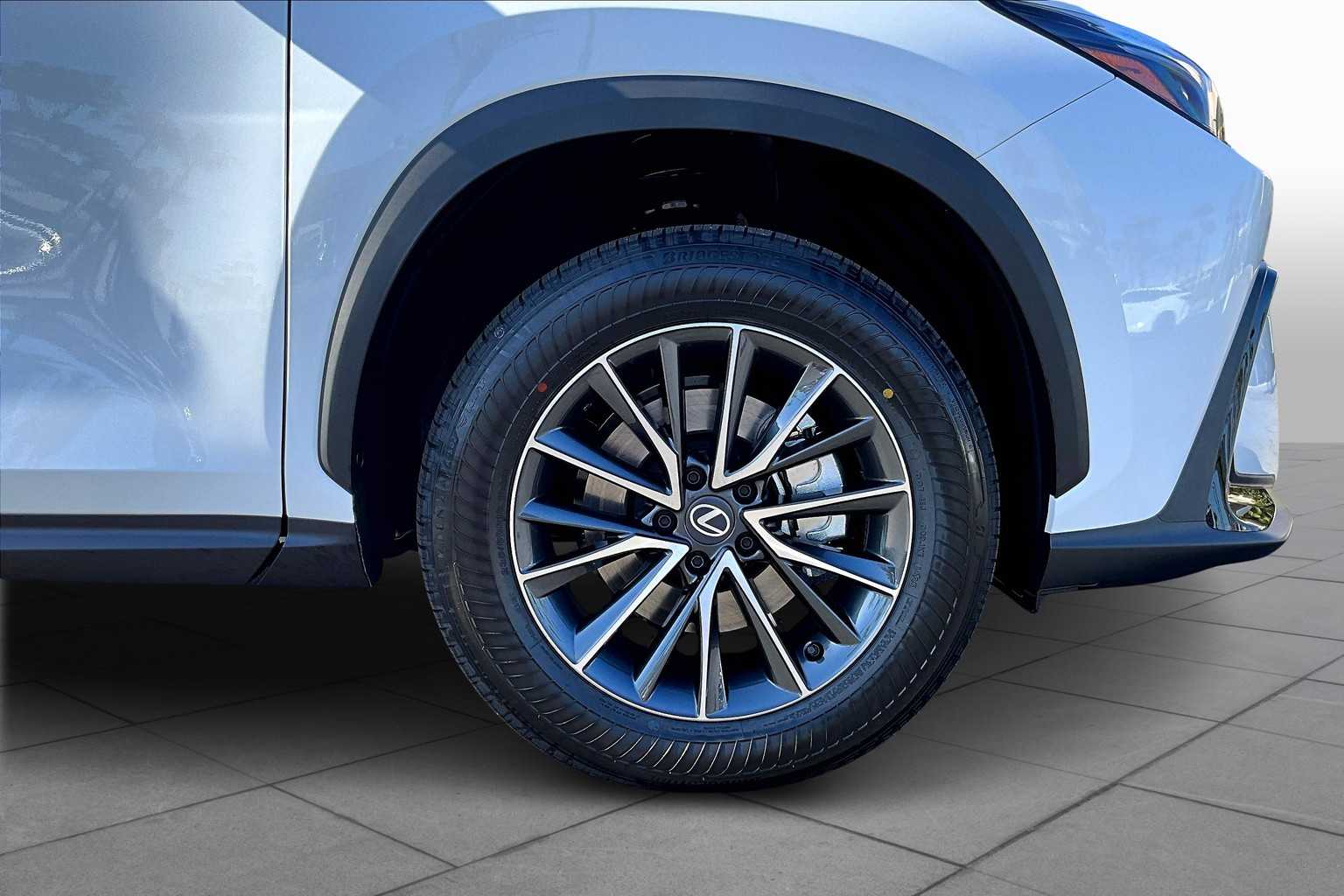 2026 Lexus NX 350 photo 9
