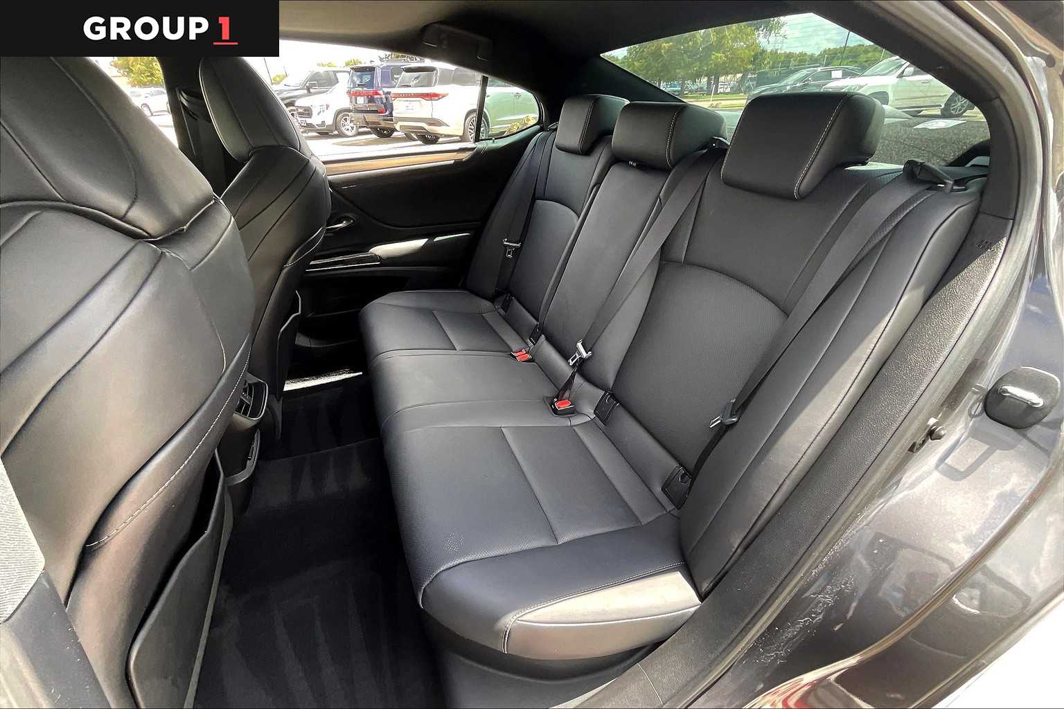 2022 Lexus ES F SPORT photo 18