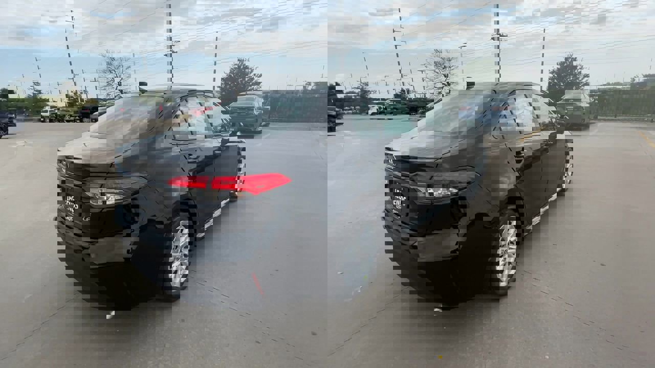 2025 Toyota Corolla LE photo 7