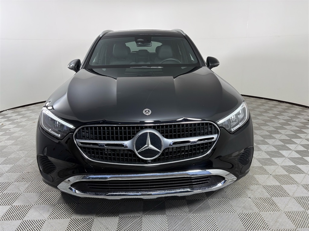 2025 Mercedes Benz GLC 300 photo 2