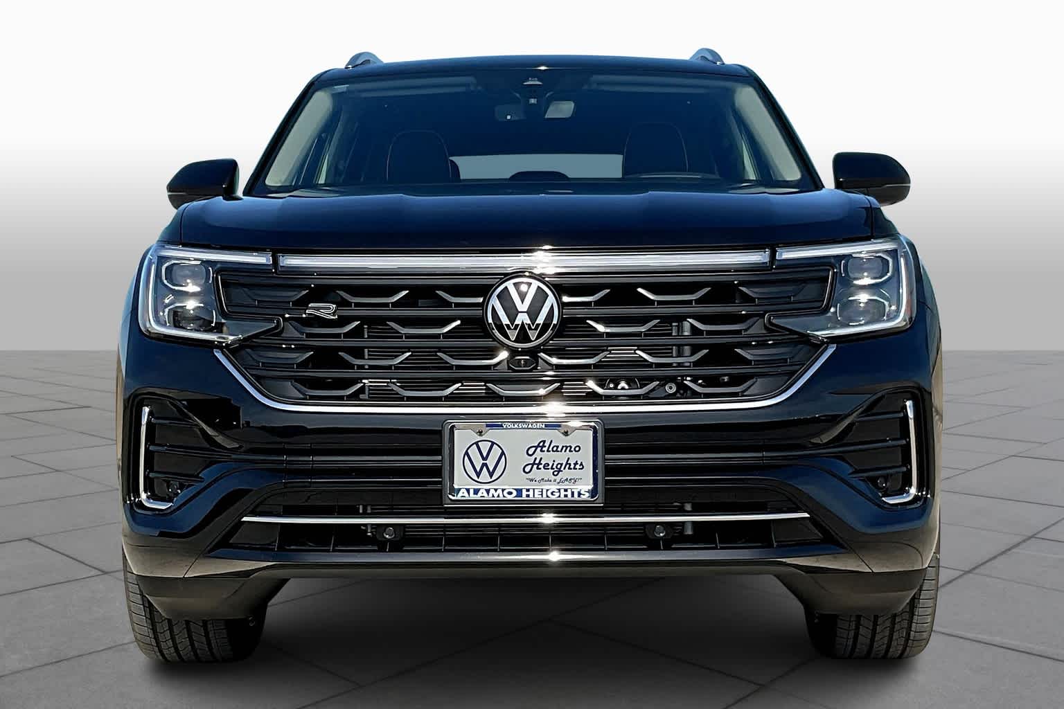 2025 Volkswagen Atlas SEL Premium R-Line photo 2