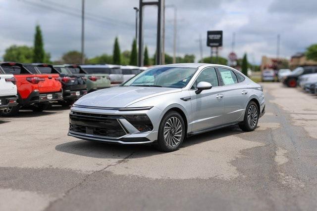 2025 Hyundai SONATA HYBRID SEL