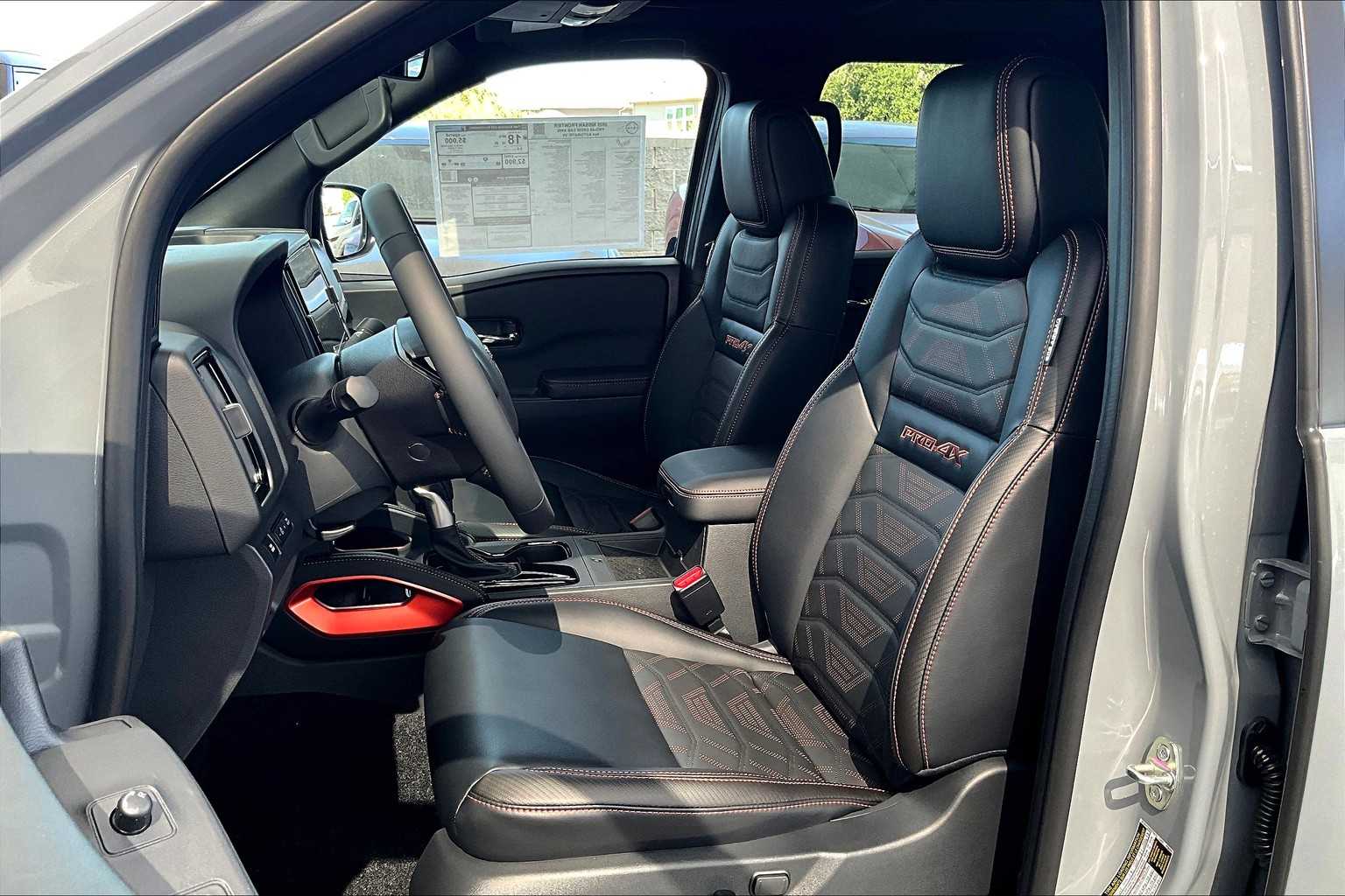 2025 Nissan Frontier PRO-4X photo 13