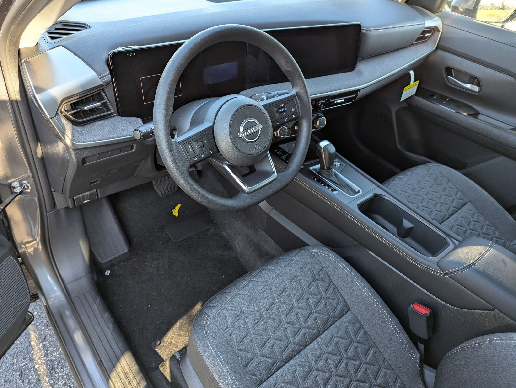 2025 Nissan Kicks SV photo 3