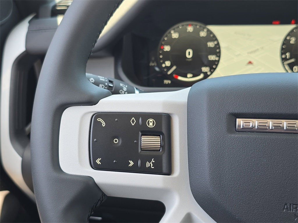 2025 Land Rover Defender 130 S photo 17