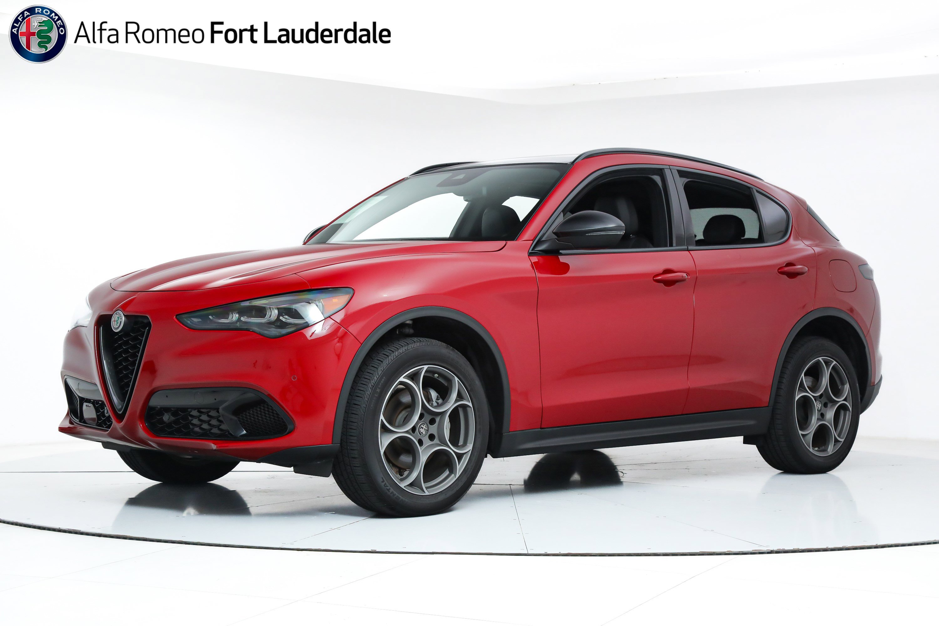 2025 Alfa Romeo Stelvio Base's photo