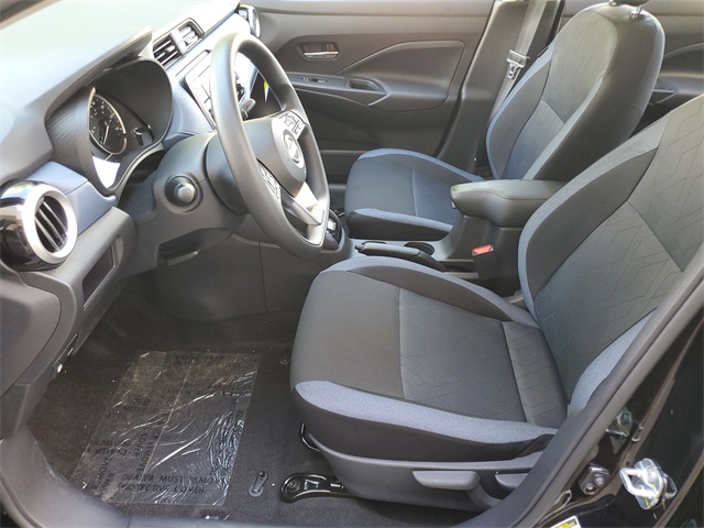 2025 Nissan Versa 1.6 SV photo 10