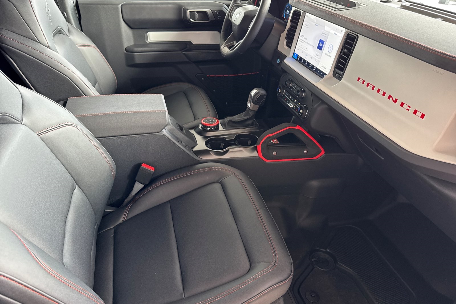 2025 Ford Bronco First Edition photo 14