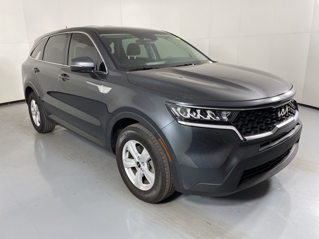 2022 Kia Sorento LX photo 2