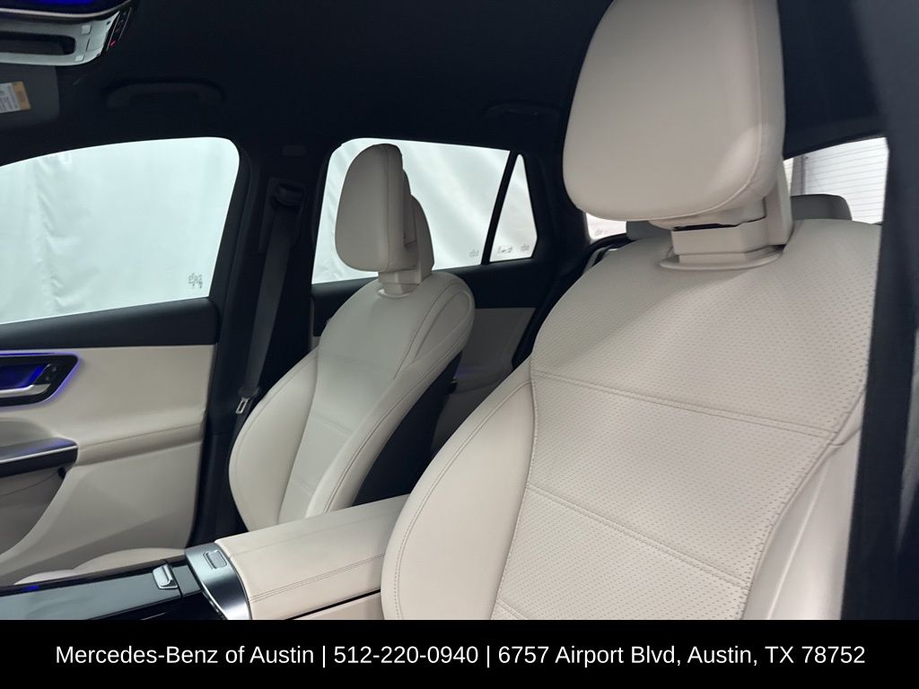 2025 Mercedes Benz GLC 300 photo 11