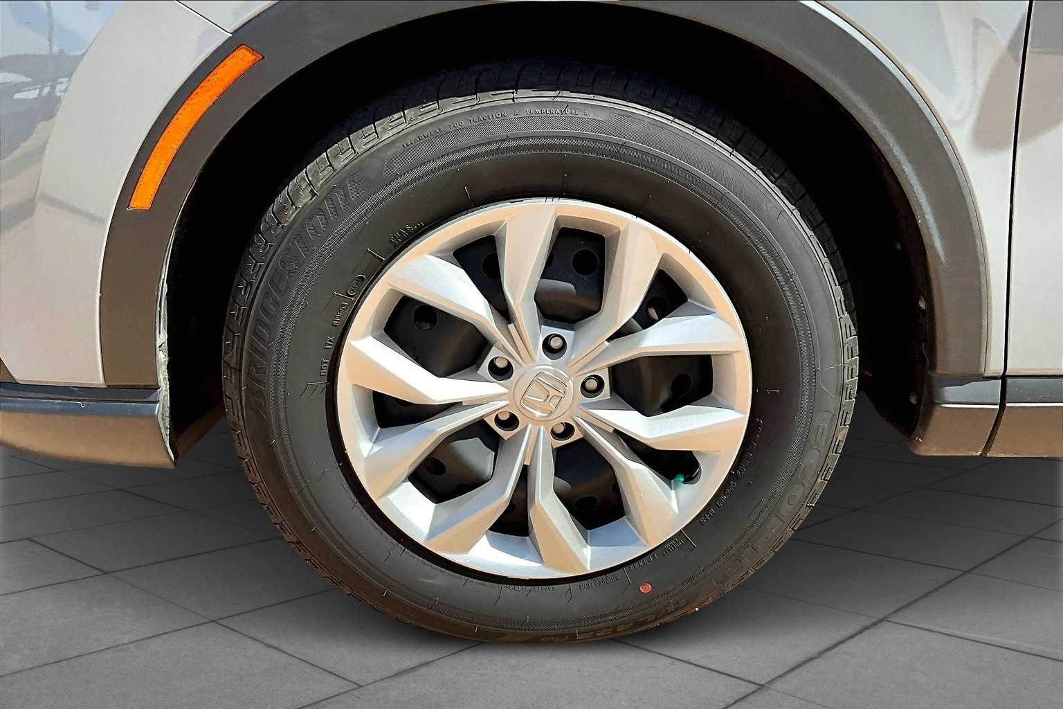 2025 Honda CR-V LX photo 9