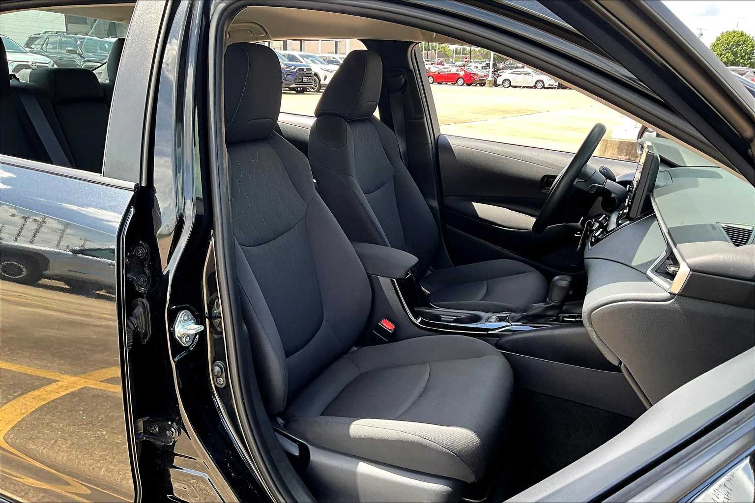 2022 Toyota Corolla LE photo 16