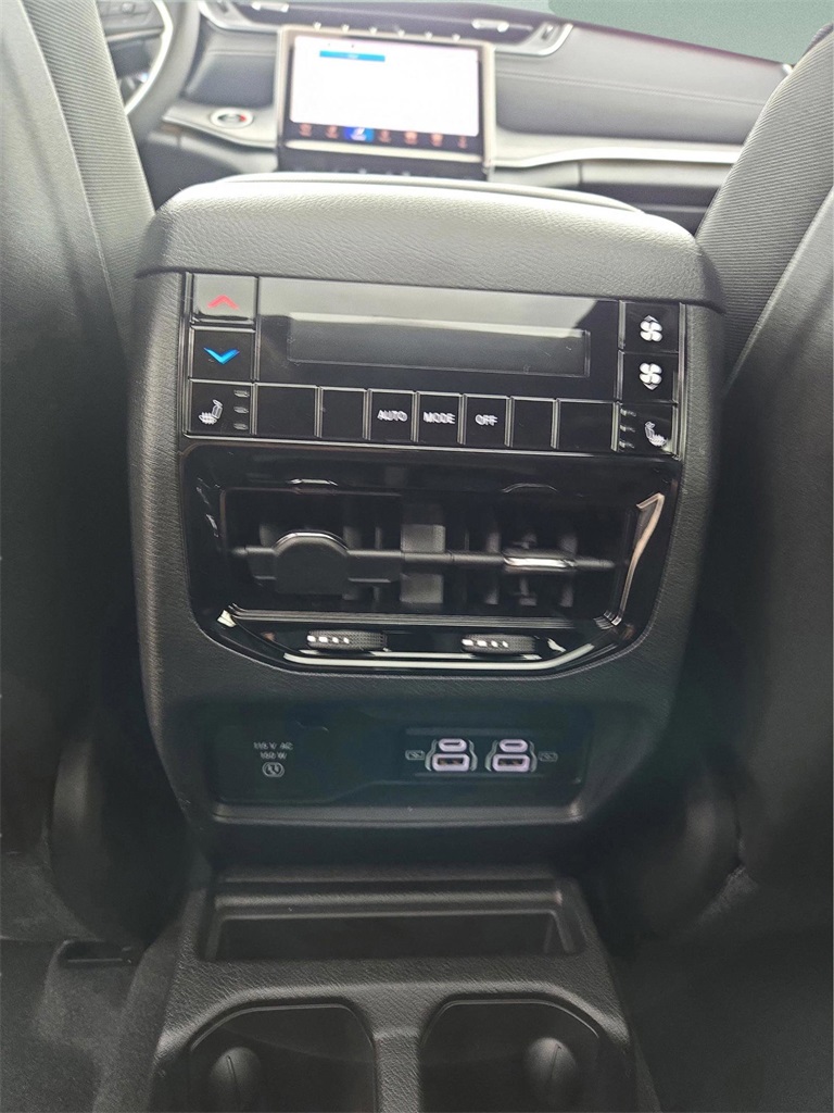 2025 Jeep Grand Cherokee Limited photo 24