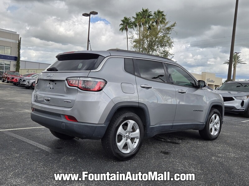 2017 Jeep Compass Latitude photo 4