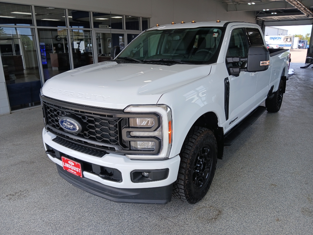 2023 Ford F-350 XLT photo 4