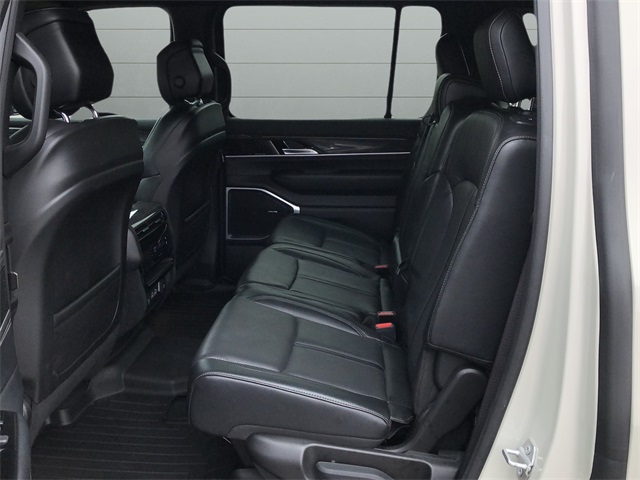2022 Jeep Wagoneer Series III photo 14