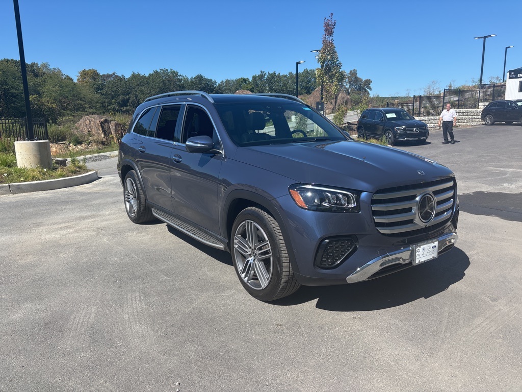 2025 Mercedes-Benz GLS Base's photo