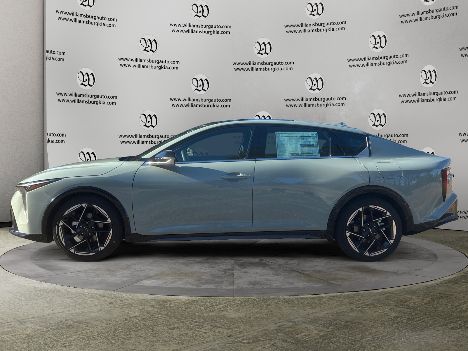 2025 Kia K4 GT-Line photo 2