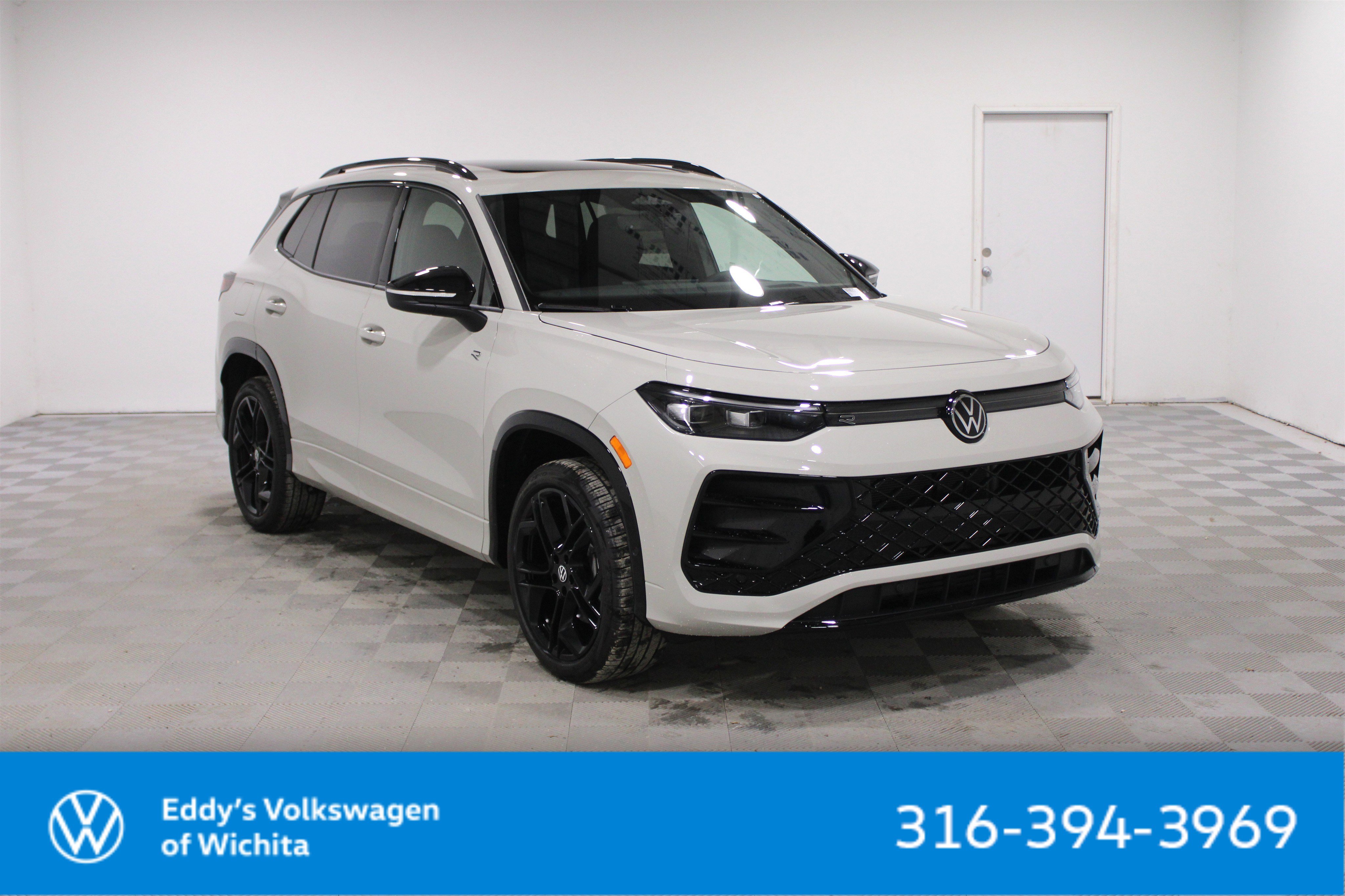 2026 Volkswagen Tiguan SE R-LINE BLACK's photo