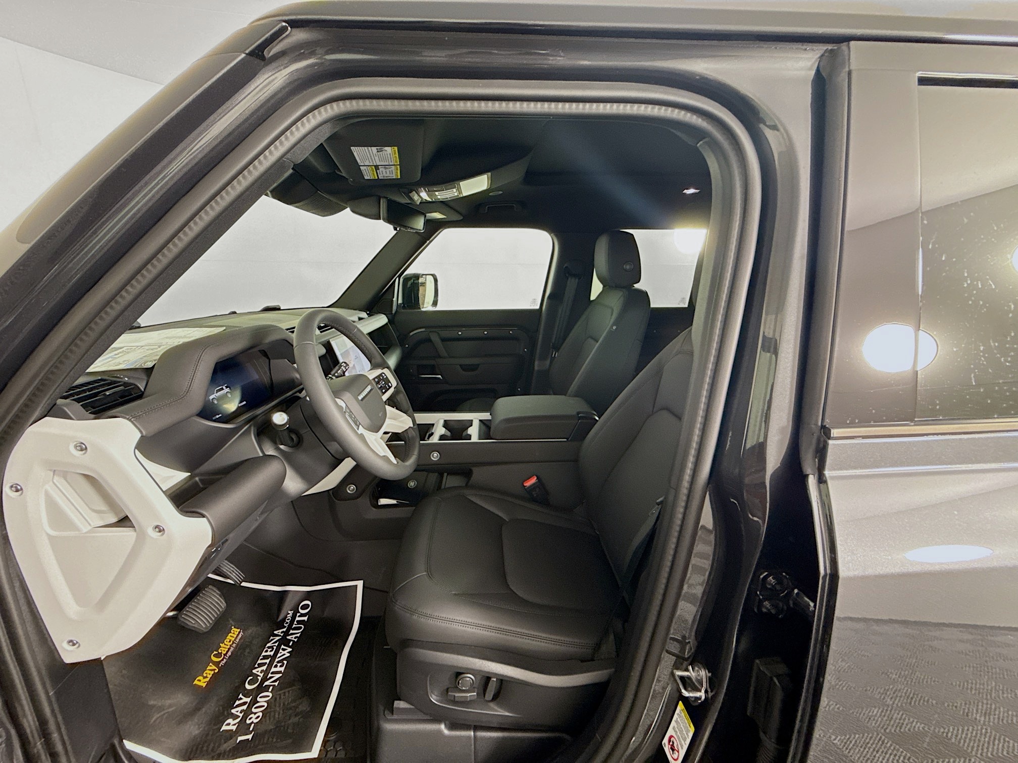 2025 Land Rover Defender 110 S photo 12