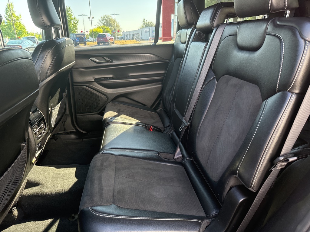 2024 Jeep Grand Cherokee Altitude photo 14