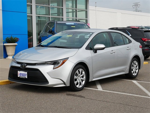 Used 2024 Toyota Corolla LE with VIN 5YFB4MDE2RP185682 for sale in Roseville, Minnesota