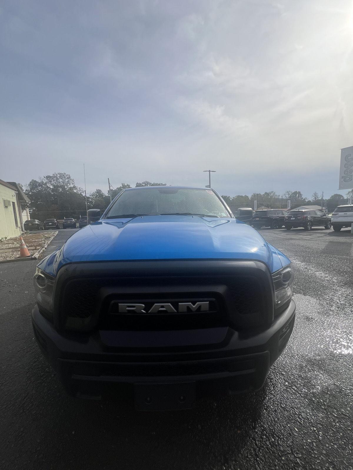2022 Ram 1500 SLT photo 7