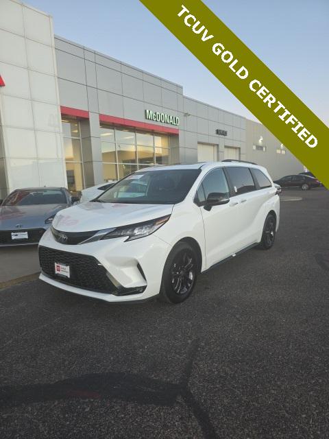 2024 Toyota Sienna XSE's photo