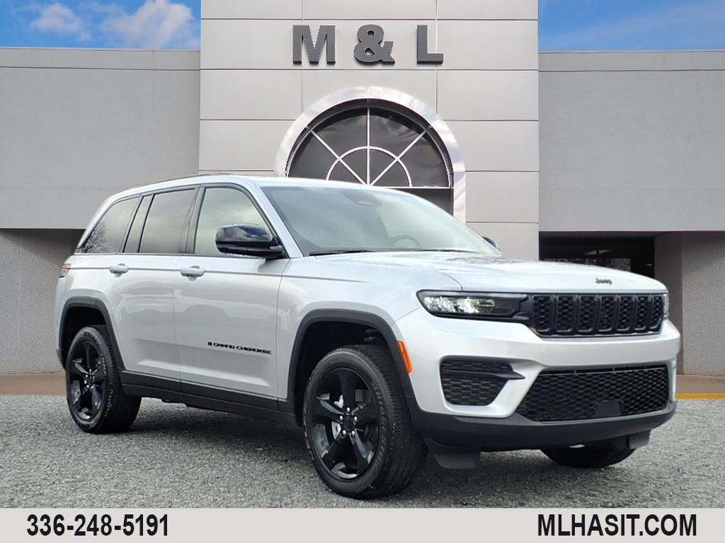 2025 Jeep Grand Cherokee Altitude's photo