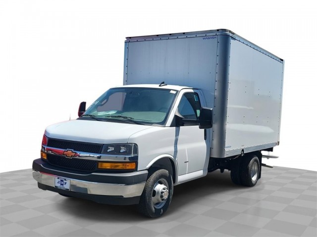 2024 Chevrolet Express Cutaway Base's photo