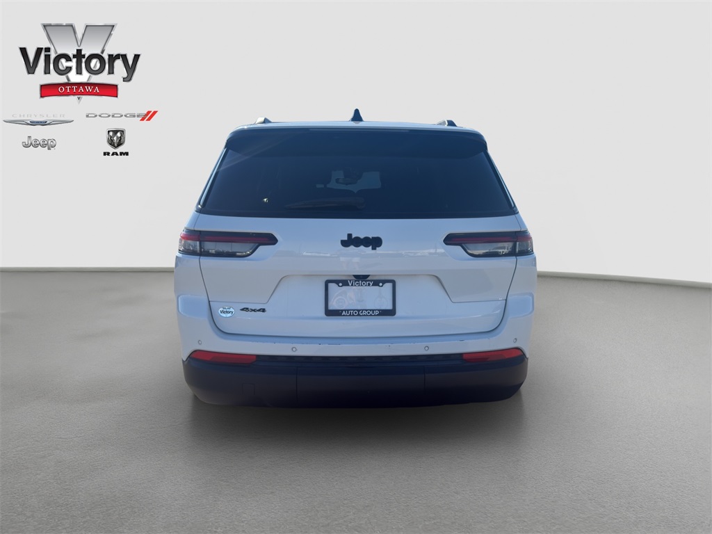 2023 Jeep Grand Cherokee Laredo Altitude photo 5