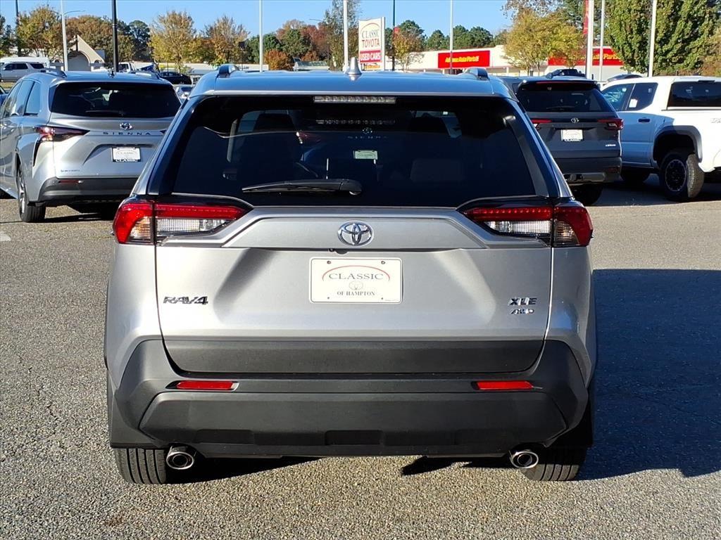 2025 Toyota RAV4 XLE photo 4