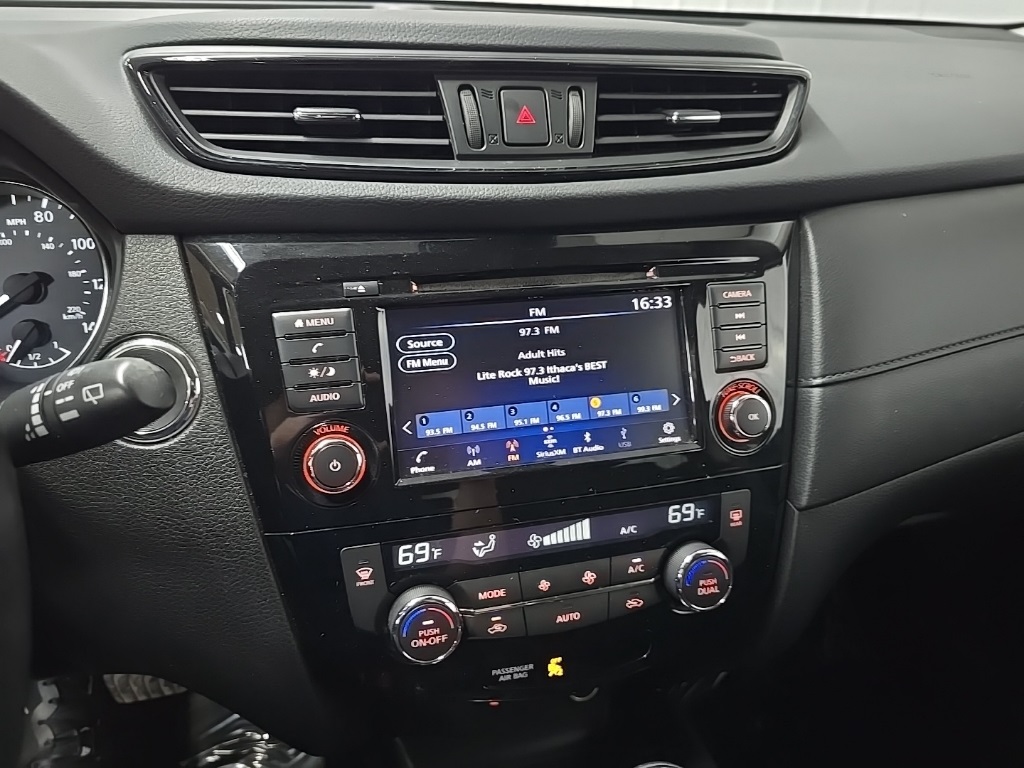 2019 Nissan Rogue SV photo 23