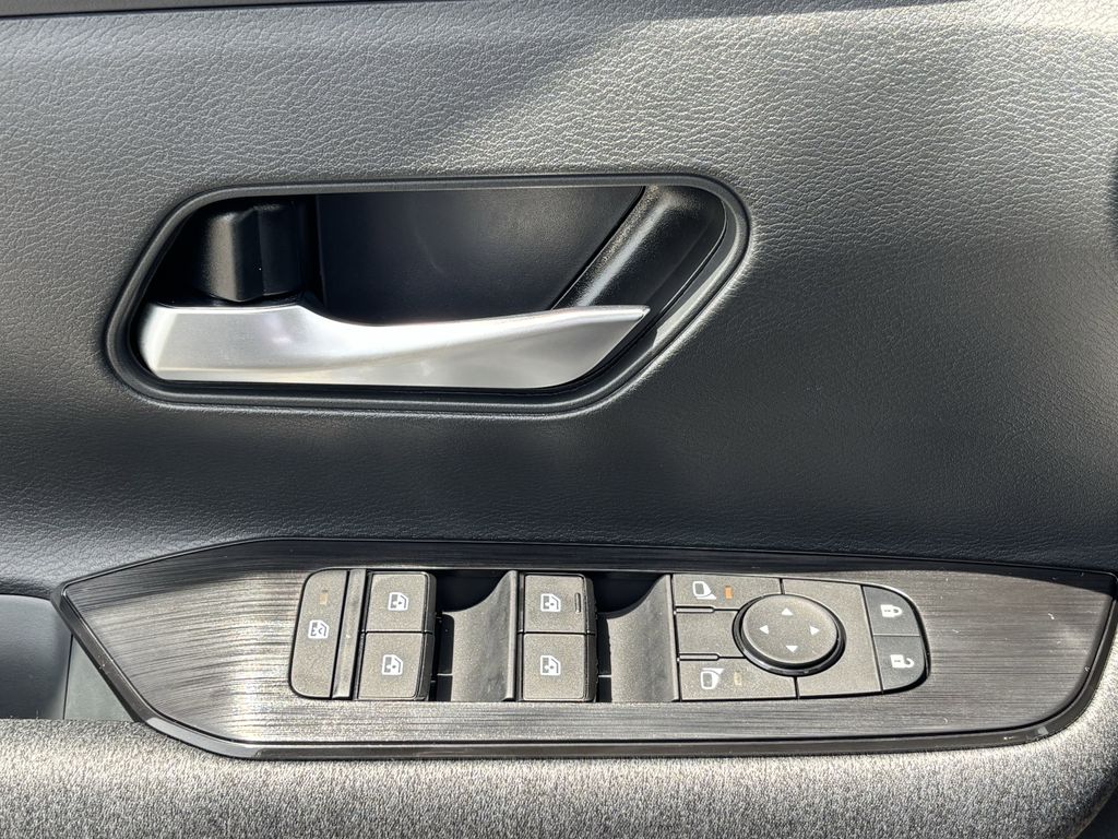 2025 Nissan Kicks SV photo 17