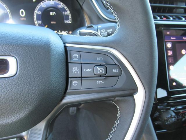 2025 Jeep Grand Cherokee Laredo photo 19