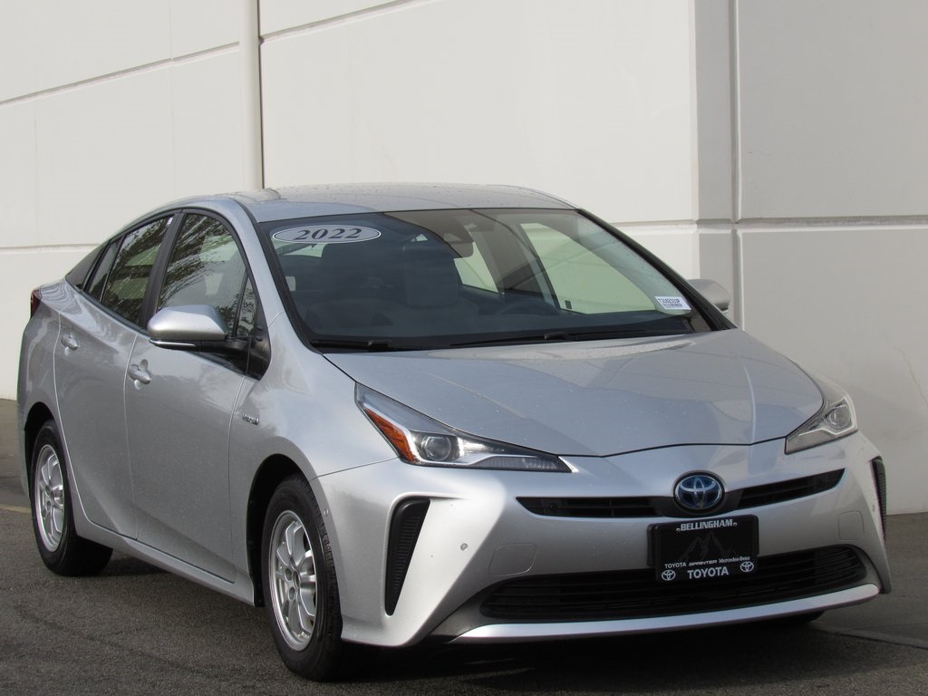 2022 Toyota Prius LE photo 2